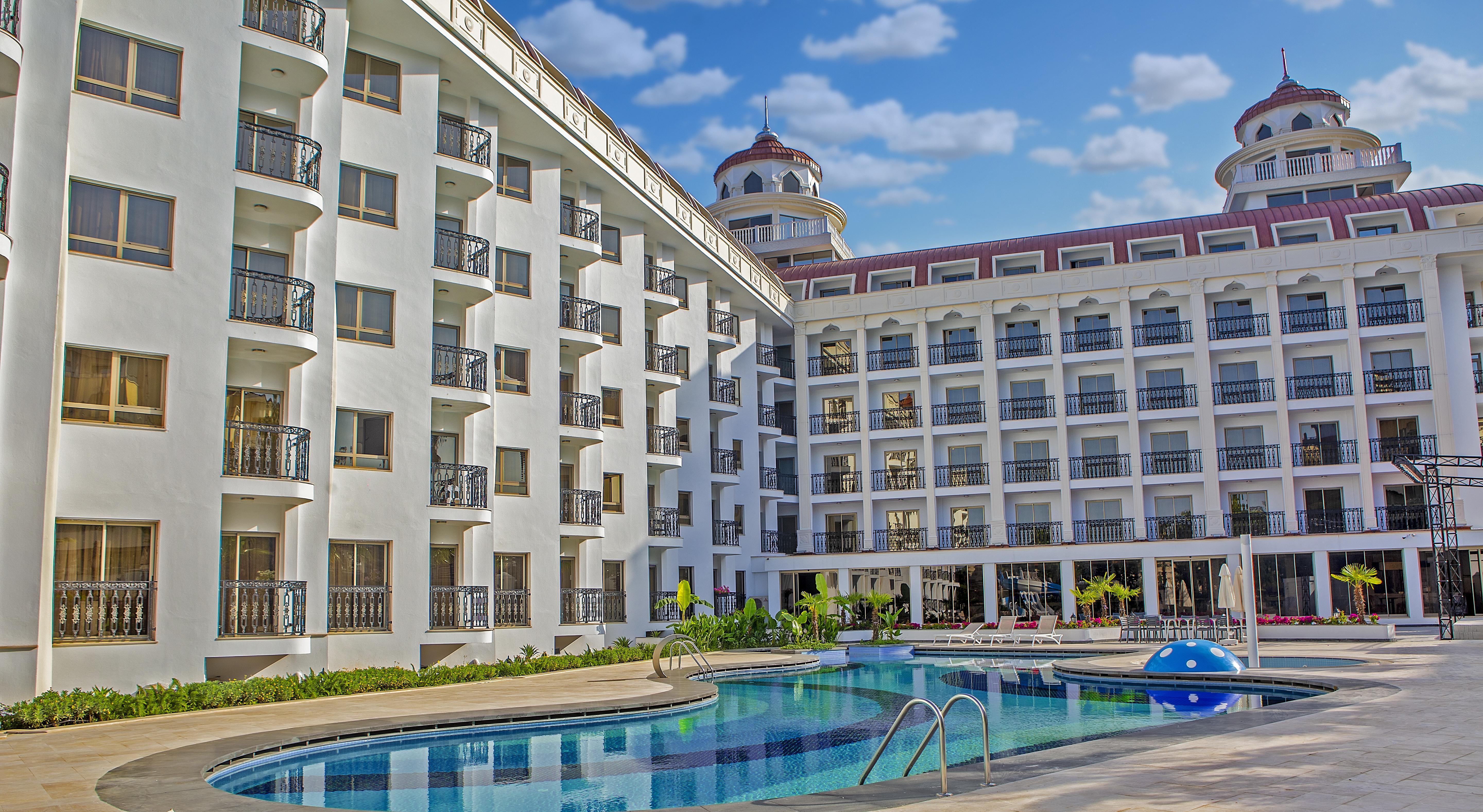Blue Marlin Deluxe Spa & Resort Konakli Exterior photo The hotel's swimming pool