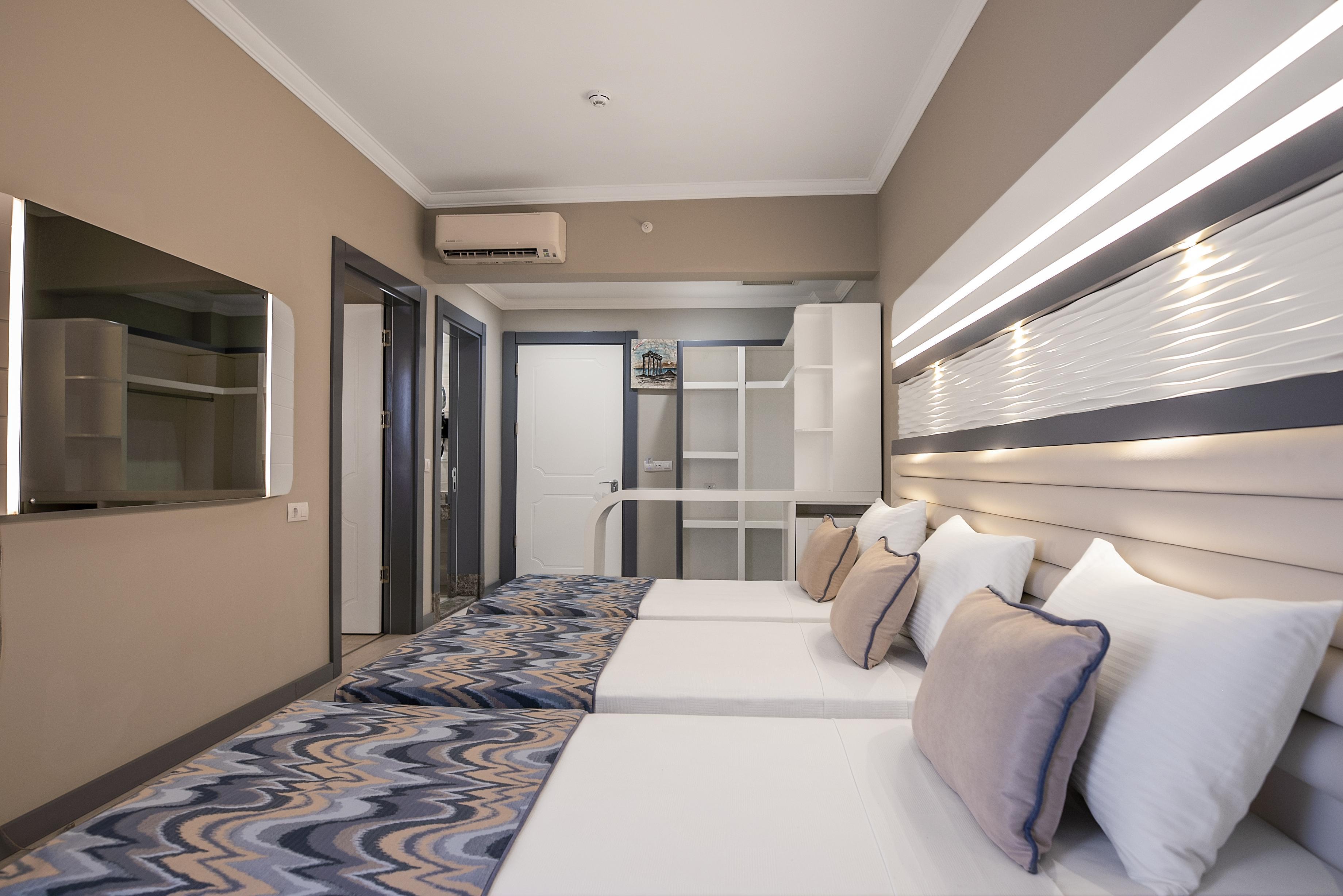 Blue Marlin Deluxe Spa & Resort Konakli Exterior photo A room at the hotel