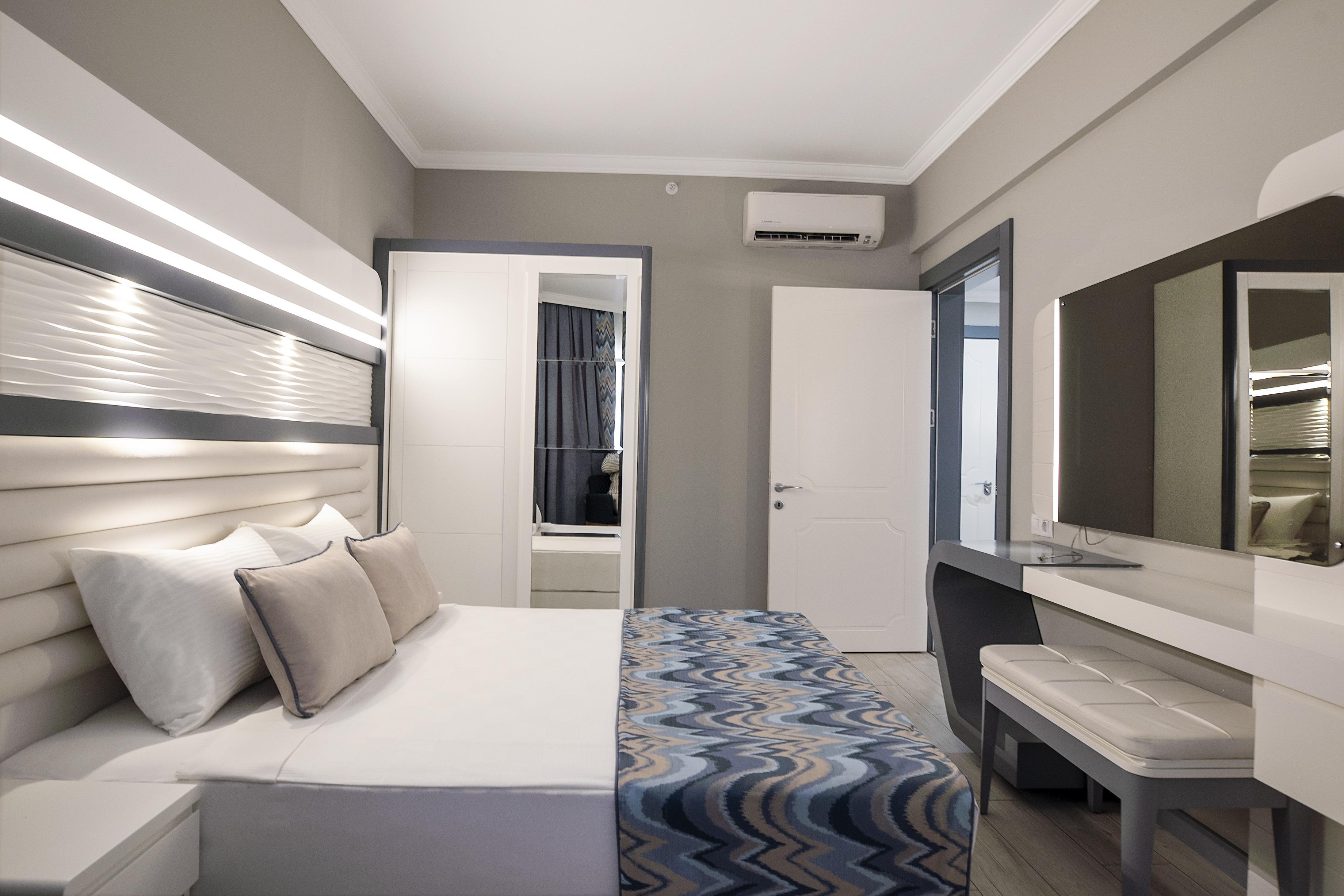 Blue Marlin Deluxe Spa & Resort Konakli Exterior photo A room at the hotel