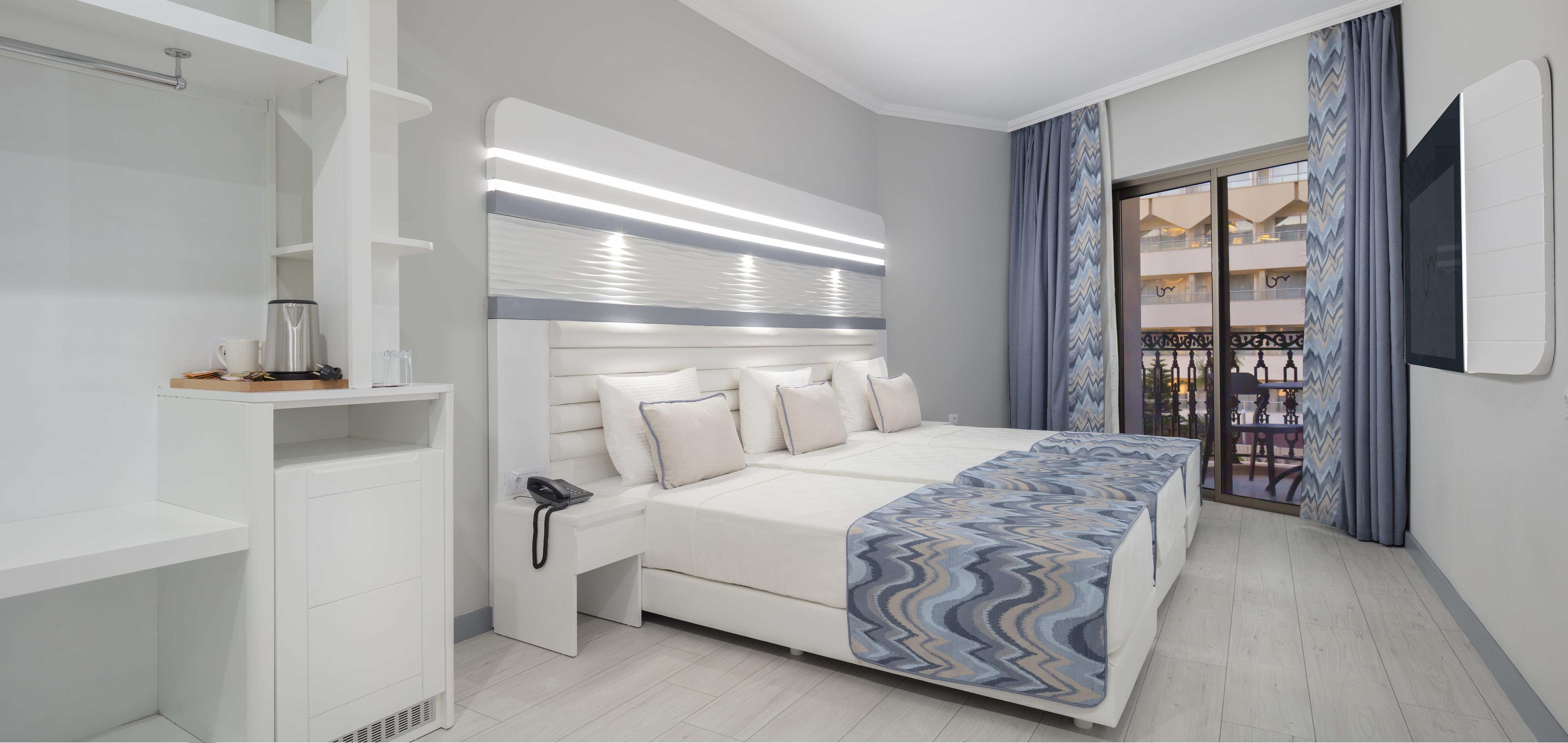 Blue Marlin Deluxe Spa & Resort Konakli Exterior photo A room at the hotel