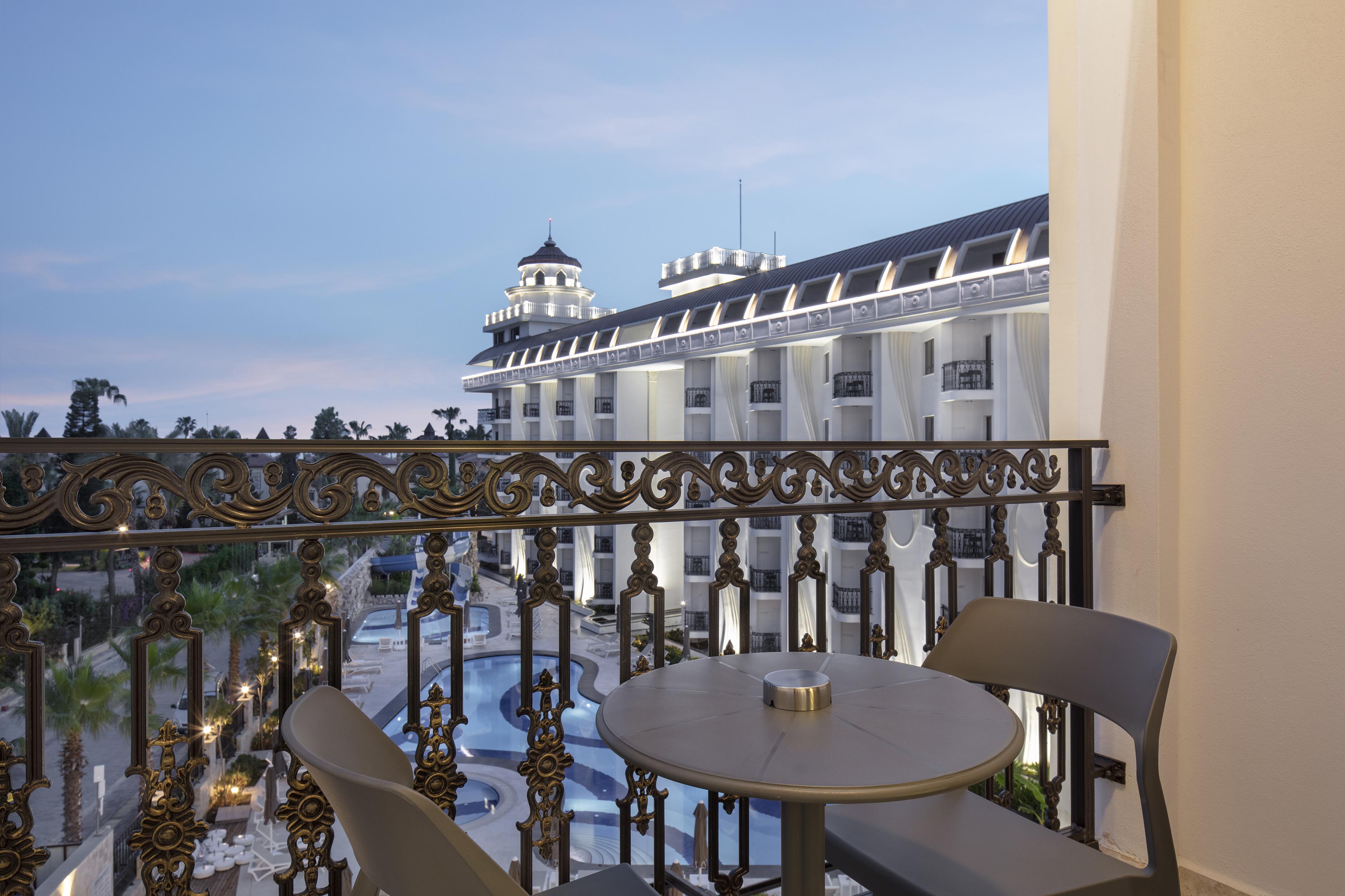 Blue Marlin Deluxe Spa & Resort Konakli Exterior photo The hotel's pool